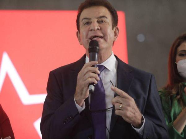 Salvador Nasralla es uno de los tres candidatos presidenciales que firmó el Convenio Democrático para la Defensa del Voto el 11 de noviembre de 2025.