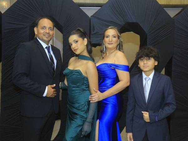 Jesús Velásquez, Allison Velásquez, Thania Jerezano y Daniel Jesús Velásquez