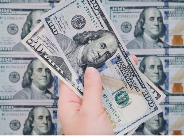 La subasta diaria de divisas, establecida por el BCH, busca equilibrar la oferta y la demanda de moneda extranjera en el país.