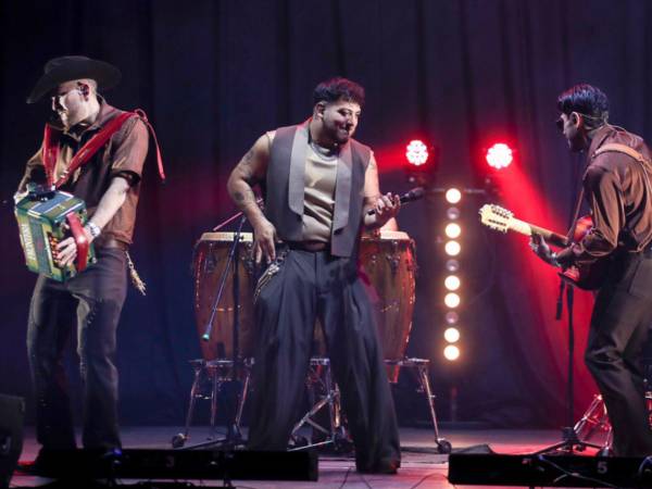 El grupo Frontera interpreta el tema oficial de la Selección Mexicana de Fútbol este martes, en Ciudad de México (México). Grupo Frontera presentó ‘Un solo corazón’, el único tema oficial de la selección mexicana de fútbol para la próxima Copa del Mundo de fútbol 2026.