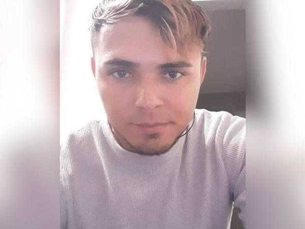 Fotografía en vida de Arlin Fernández, joven que fue asesinado en Omoa tras llegar deportado desde Estados Unidos.