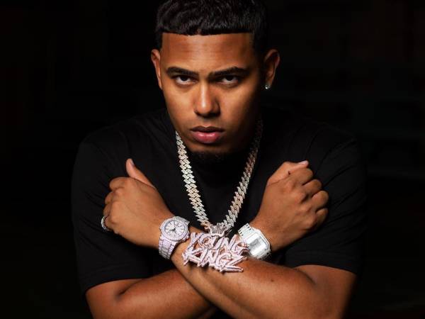 Fotografía cedida por Imagen It Media donde aparece el artista urbano puertorriqueño Myke Towers, quien publicó una edición especial de su último álbum, ‘LYKE MIIKE’, que cuenta con 14 canciones adicionales.