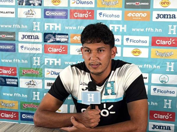 Luis Vega en conferencia de prensa.