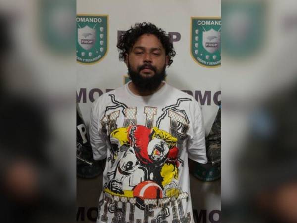 Momentos de la captura de Darwin Josué Molina Aguilar, alias El Barba”.