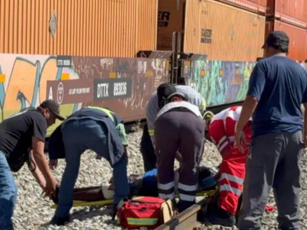 Momentos del rescate del migrante hondureño.
