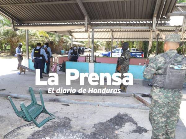 Según las investigaciones, las víctimas se preparaban para trabajar en una plantación de palma africana y fueron emboscadas por hombres armados, vestidos con uniformes policiales.