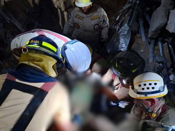 Como Claudia Suyapa Garay, de 46 años, fue identificada la primera víctima mortal encontrada entre los escombros de la bodega que colapsó y posteriormente se incendió en el Anillo Periférico de Tegucigalpa.