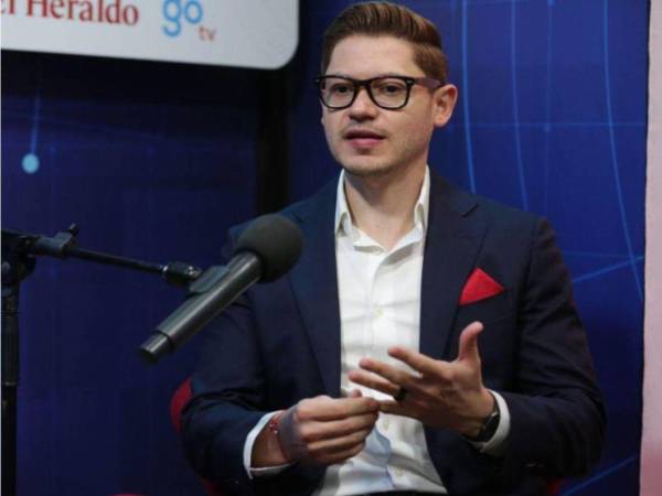 La secuencia corresponde a octubre de 2024, cuando la Unidad Fiscal Especializada Contra Redes de Corrupción (Uferco) presentó un requerimiento contra Asfura.