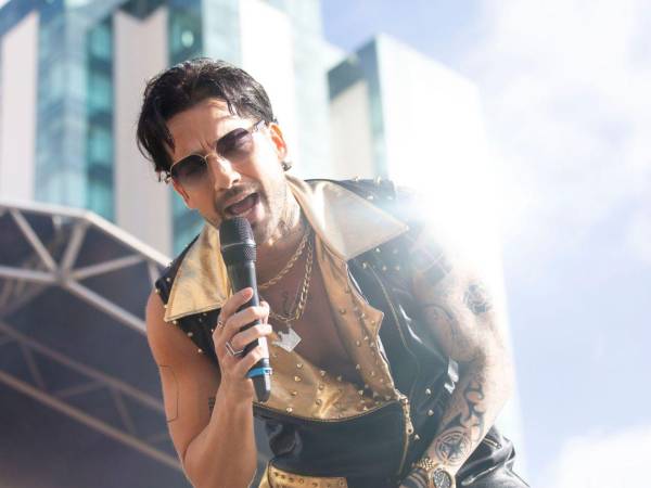 Imagen del actor Carlos Torres, que interpreta al protagonista de la serie, Charly Flow.