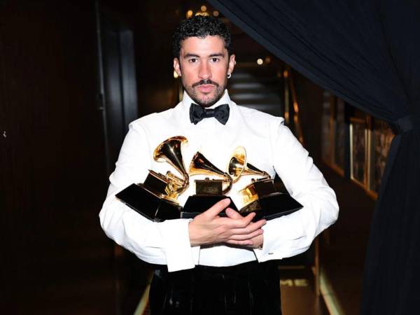 El pasado fin de semana, Bad Bunny escribió uno de los capítulos más importantes en su carrera artística durante la gala de los Grammy. El cantante puertorriqueño obtuvo el premio a Álbum del Año, lo que representó no solo un hito en su trayectoria, sino también para toda la música latina, pues por primera vez en la historia de la Academia de la Grabación se otorgó el máximo galardón a un álbum en español.