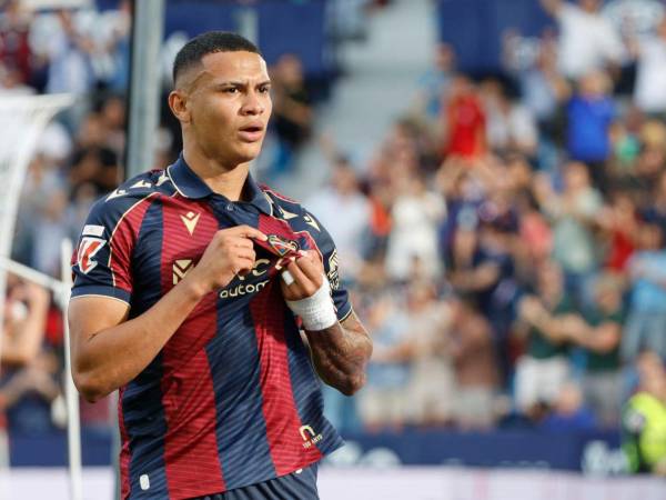 Kervin Arriaga celebrando su gol con el Levante.