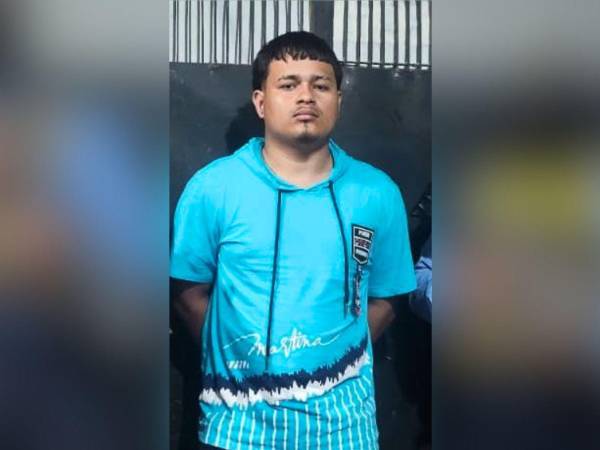 Alias Rayo fue presentado por la Dipampco en San Pedro Sula tras su detención.
