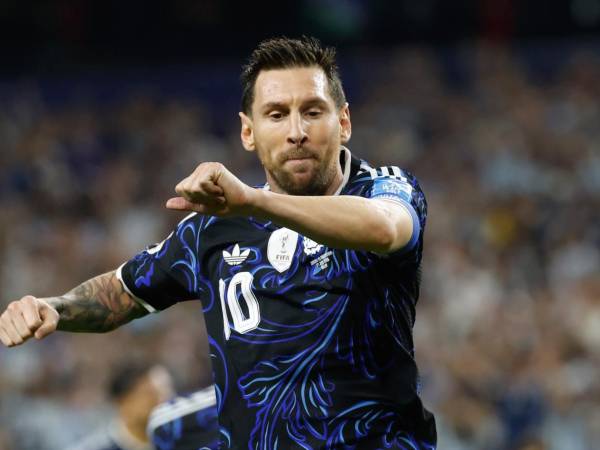 El festejo de Leo Messi tras su golazo de tiro libre en el tramo final del Jordania vs Argentina.