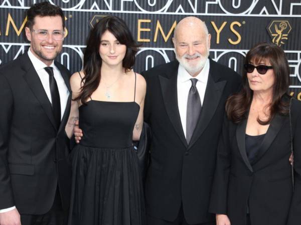 El director de cine estadounidense Rob Reiner y su mujer, la productora y fotógrafa Michele Reiner con dos de sus tres hijos biológicos. El acusado de su muerte no aparece en la imagen.