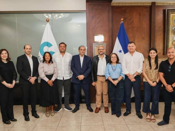 El ministro de Turismo, Andrés Ehrler, se reunión con directivos de la CCIC y representantes del sector.