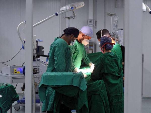 Hospitales públicos necesitan remodelar sus quirófanos para atender la demanda quirúrgica.