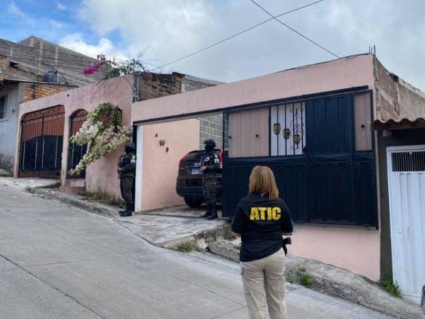 Miembros de la Policía Militar y elementos de la Agencia Técnica de Investigación Criminales durnate los operativos de sus capturas.