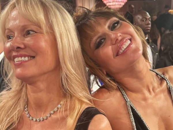 En declaraciones a Pamela Anderson para CR Fashion Book, Miley explicó: Siempre estoy rediseñando, reimaginando y re-inspirando.