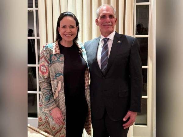 El presidente electo de Honduras, Nasry Asfura, junto a la líder opositora venezolana María Corina Machado.