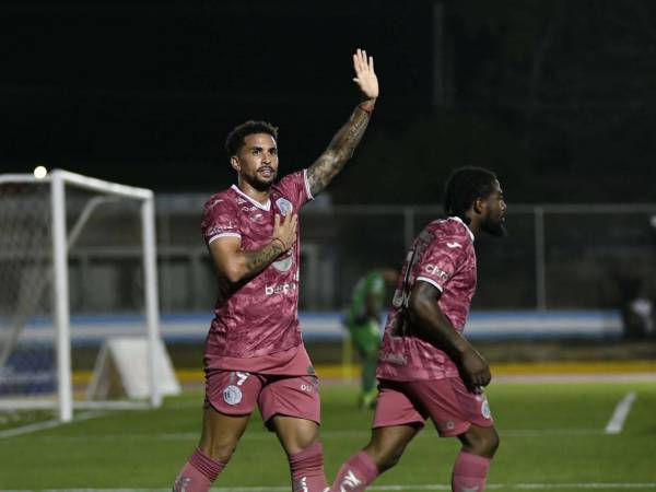 Rodrigo de Olivera celebra su gol para la remontada de Motagua contra el Juticalpa, su exequipo.