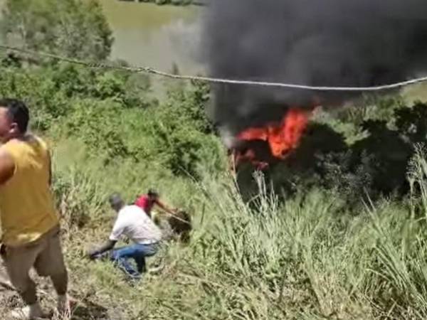 Los pobladores de la colonia Lempira, en la carretera que conduce al occidente de Honduras se unieron pra evitar que la tragedia del rapidito fuera mayor.