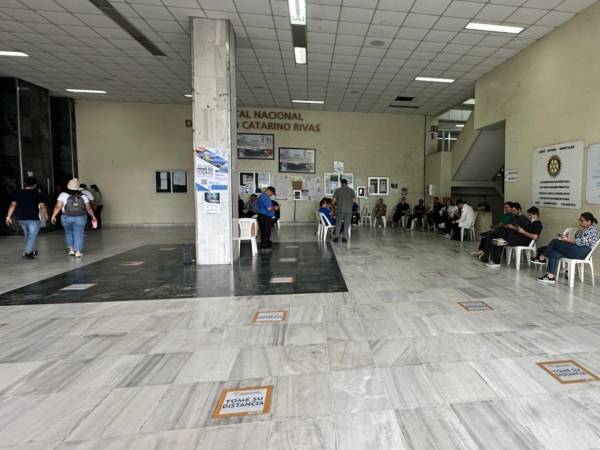 Médicos del hospital Mario Catarino Rivas durante las asambleas informativas.