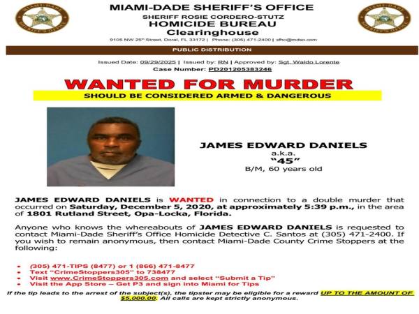 La Oficina del Sheriff del Condado de Miami-Dade divulgó un cartel donde aparece James Edward Daniels, quien estaba preso por el secuestro, la tortura y el asesinato en 2020 de dos camioneros. EFE