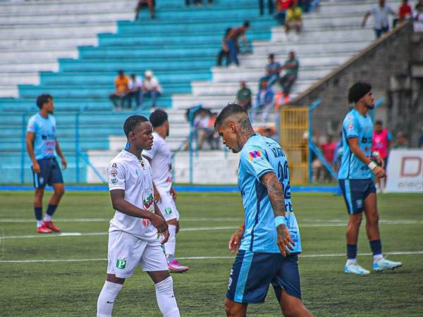 Jugadores del Génesis PN y Platense.