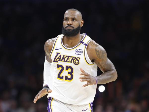 LeBron James lleva 22 temporadas al máximo nivel en la NBA.