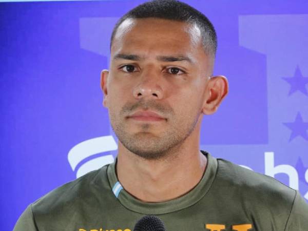 Alejandro Reyes atendió a los medios de comunicación en el segundo día de entrenamiento de la Selección de Honduras.