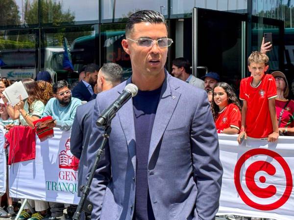 Cristiano Ronaldo dando declaraciones en el complejo Cidade do Futebol, en Oeiras.