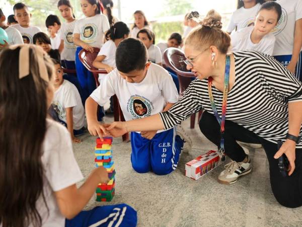 El proyecto Mente Sana de Diario LA PRENSA continuó su recorrido por las aulas con la visita al centro de educación básica Dionisio de Herrera, en barrio Río de Piedras.