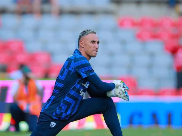 Keylor Navas ya debutó con los Pumas de México, pero pasó algo insólito que ha llamado la atención de muchos en redes sociales.
