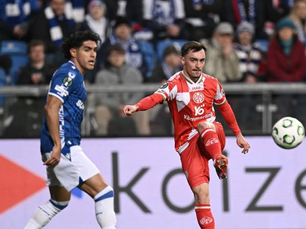Luis Palma jugó de titular con el Lech Poznán ante el Mainz de Alemania.
