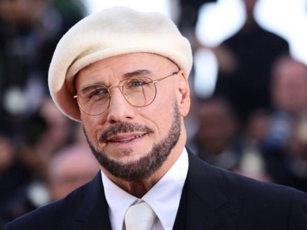 El Festival de Cannes entregó este viernes, por sorpresa, una Palma de Oro honorífica a John Travolta, quien aseguró, visiblemente emocionado, que el reconocimiento representa para él “más que un Óscar”.“No puedo creerlo. Me dijiste que sería una noche especial, pero no sabía que sería esto”, expresó el actor al delegado general del Festival de Cannes, Thierry Frémaux, encargado de entregarle el galardón.