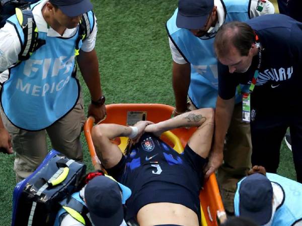 Manuel Ugarte fue retirado en camilla en el duelo entre Uruguay y España en el Mundial 2026.