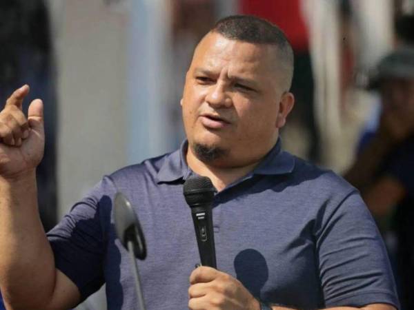 Iván Velásquez guarda prisión preventiva por delitos de lavado de activos y posesión de armas de uso prohibido.