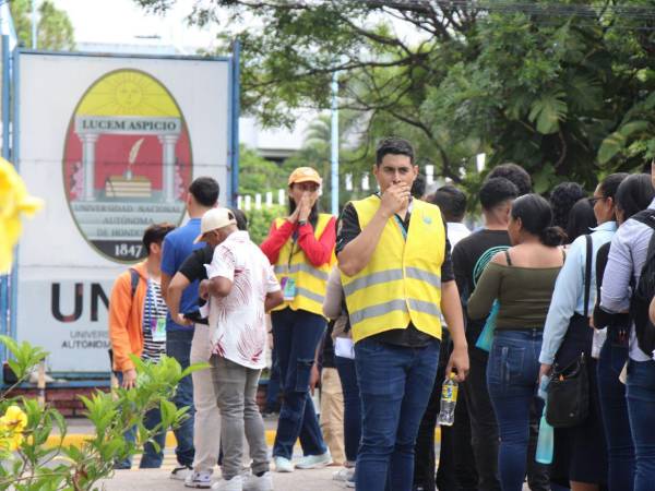 Con la reducción del presupuesto, la Unah se verá obligada a recortar varios programas de asistencia para los estudiantes.