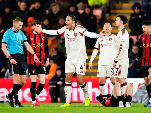 Liverpool se complica en la Premier League tras nueva derrota.