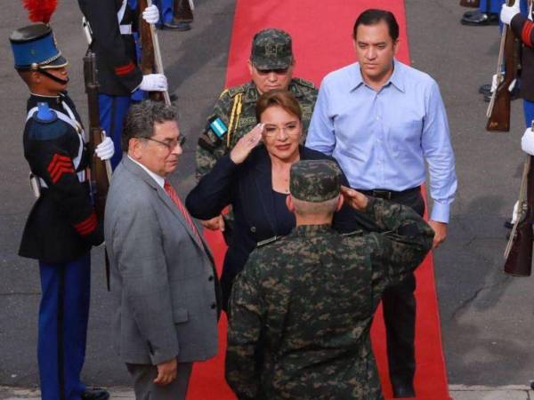 La presidenta Xiomara Castro llegó hasta las instalaciones del Estado Mayor Conjunto en Tegucigalpa.