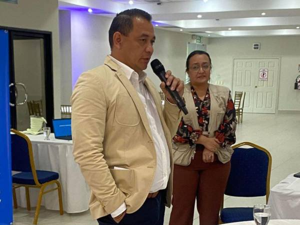 Rafael Rodríguez, director departamental de educación de Cortés.