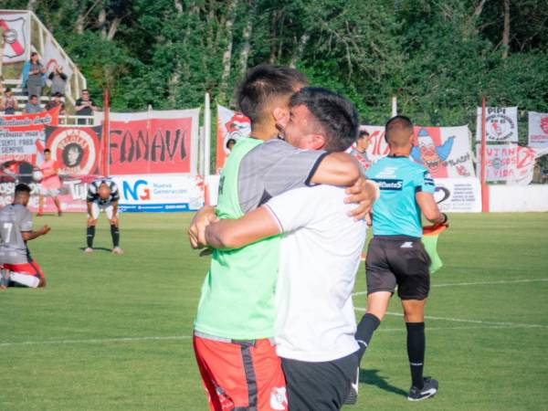 Luto en el fútbol de la Argentina tras la muerte de famoso entrenador.