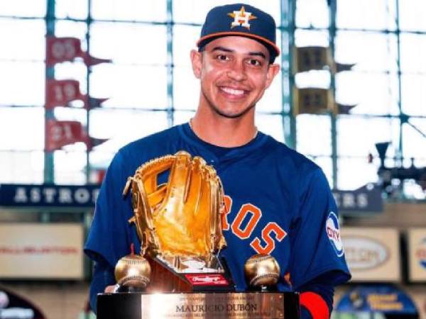 Mauricio Dubón ganó el Guante de Oro de la MLB en 2023.