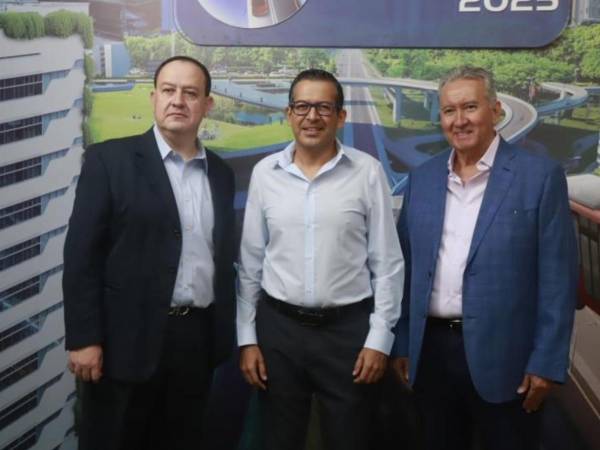 Gustavo Boquín (presidente de la Cámara Hondureña de la Industria de la Construcción), César García (vicepresidente) y Arnaldo Martínez (presidente Capítulo Noroccidental).