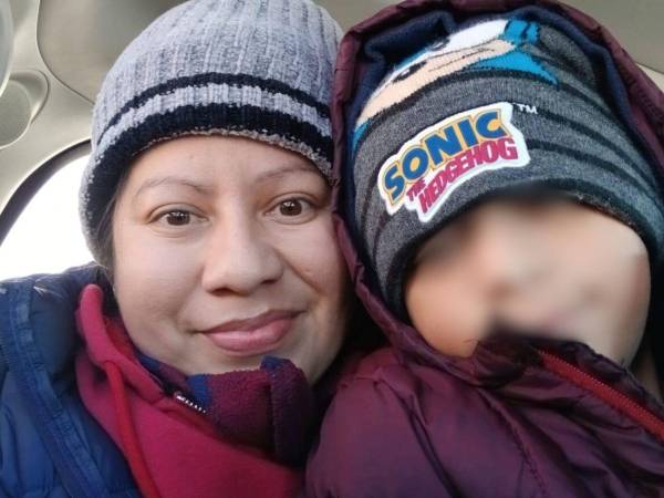 Esta es la historia de Claudia Vanessa Machado Martínez, una hondureña que viajó hacia Estados Unidos en busca de un mejor futuro y que, posteriormente, decidió mudarse a Canadá; sin embargo, desapareció de camino a ese país. Su hijo la acompañaba y llegó seguro a su destino, pero ella no. ¿Qué fue lo que ocurrió realmente?