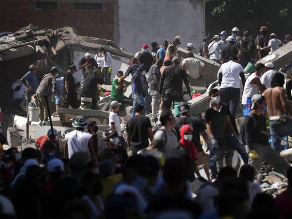 El sismo de magnitud 7,4 registrado este lunes en Colombia deja un saldo preliminar de 132 muertos y más de 570 heridos, cifra que podría aumentar.