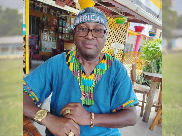 Foto reciente de Mando Ballesteros.