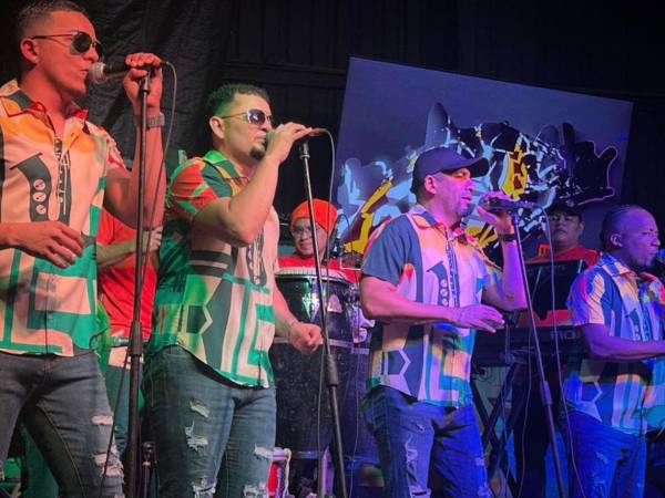 Lo mejor de la feria juniana sampedrana comienza este viernes 13 de junio. La Plaza Juniana, ubicada en la 105 Brigada de Infantería, inaugura hoy 17 días de buena música nacional. Los encargados de dar inicio a esta hermosa fiesta son Los Silver Star, quienes con 60 años de trayectoria musical siguen poniendo a cantar y a bailar a todos los catrachos. La cita hoy es a partir de las 6:00 pm y la entrada vale 150 lempiras.