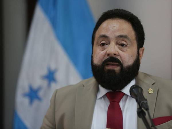 El presidente del Congreso Nacional, Luis Redondo, durante un evento oficial.