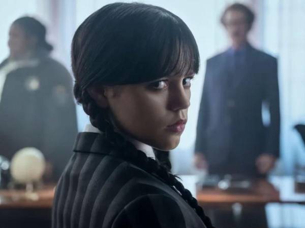 Jenna Ortega comienza a mirar más allá de Merlina; la actriz estadounidense adelantó que, una vez concluya su participación en la exitosa serie de Netflix, planea tomarse una pausa de la televisión para explorar nuevas oportunidades profesionales. Su decisión llega después de años de trabajo frente a las cámaras y de consolidarse como una de las figuras jóvenes más reconocidas de Hollywood.